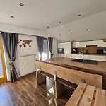Central Apartment *